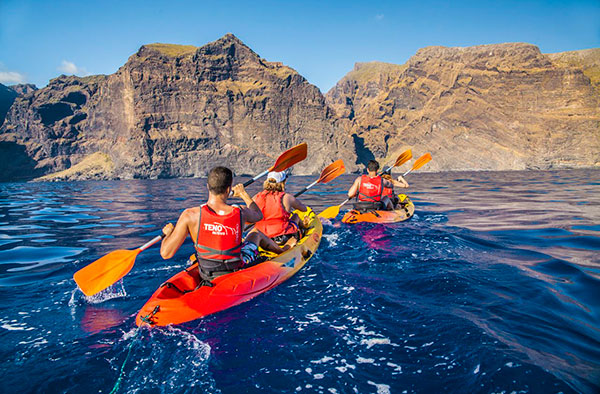 Las Islas Canarias ofrecen una variedad de rutas de kayak para todos los niveles de habilidad. Descubre las mejores zonas para practicarlo.