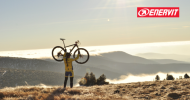 Una marcha cicloturista es un evento deportivo no competitivo en el que los entusiastas del ciclismo recorren largas distancias.