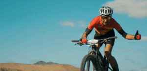 Juan Ignacio Brito y Martha Suárez conquistan los 72 km de la Maratón de la Fuertebike 2025 en La Oliva, Fuerteventura.