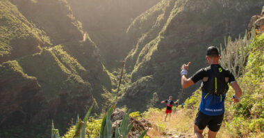 Es una experiencia que se queda grabada en la piel... y en las piernas. Hablamos de la Acantilados del Norte Skyrace 2026 by Dynafi