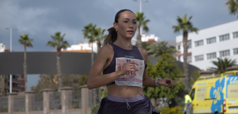 La quinta edición de la Carrera de la Mujer 2026 Central Lechera Asturiana reunió a más de 3.500 participantes.